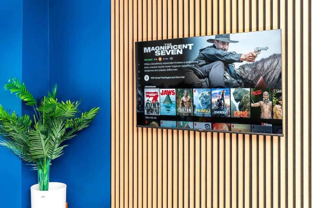Top Floor City Centre Apartment - Sleeps 7 - 4 Beds - With Balcony And Parking - Smart Tv'S On Each Bedroom Wall - 5 Mins From Bullring, Selfridges, Moor Street Station - By Zena Stays バーミンガム エクステリア 写真