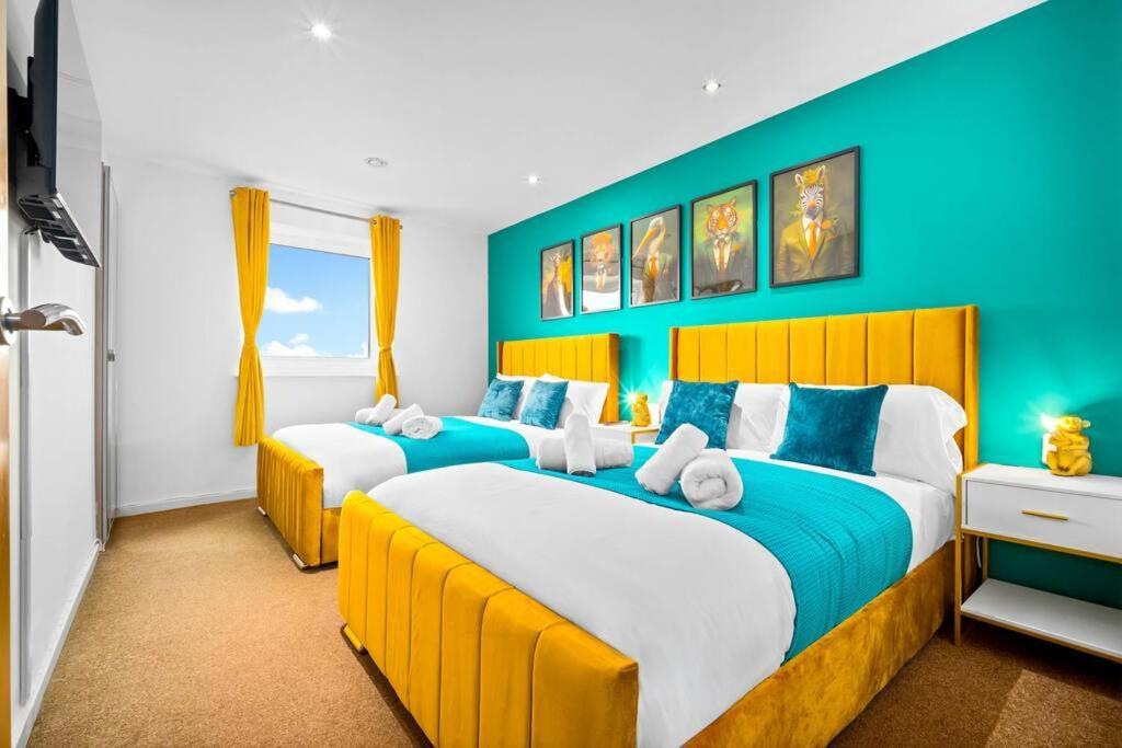 Top Floor City Centre Apartment - Sleeps 7 - 4 Beds - With Balcony And Parking - Smart Tv'S On Each Bedroom Wall - 5 Mins From Bullring, Selfridges, Moor Street Station - By Zena Stays バーミンガム エクステリア 写真
