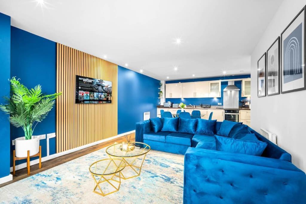 Top Floor City Centre Apartment - Sleeps 7 - 4 Beds - With Balcony And Parking - Smart Tv'S On Each Bedroom Wall - 5 Mins From Bullring, Selfridges, Moor Street Station - By Zena Stays バーミンガム エクステリア 写真