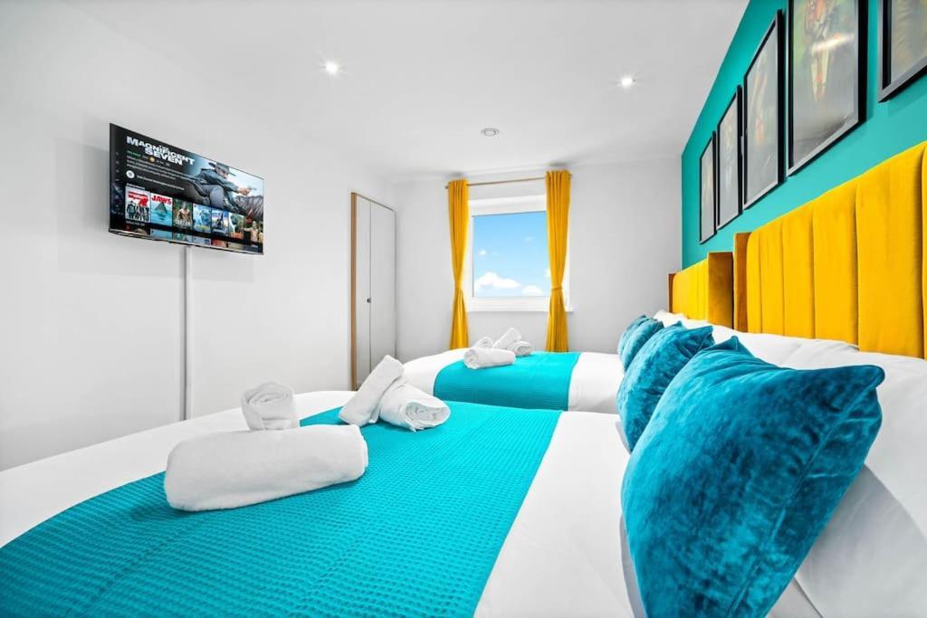 Top Floor City Centre Apartment - Sleeps 7 - 4 Beds - With Balcony And Parking - Smart Tv'S On Each Bedroom Wall - 5 Mins From Bullring, Selfridges, Moor Street Station - By Zena Stays バーミンガム エクステリア 写真
